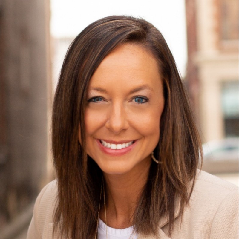 Headshot - Tami Hicks