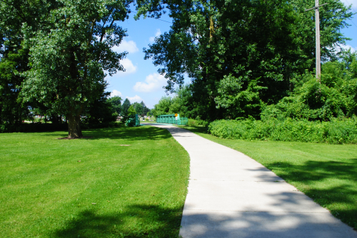 A photo of the path leading out to the Oakridge Bridge.