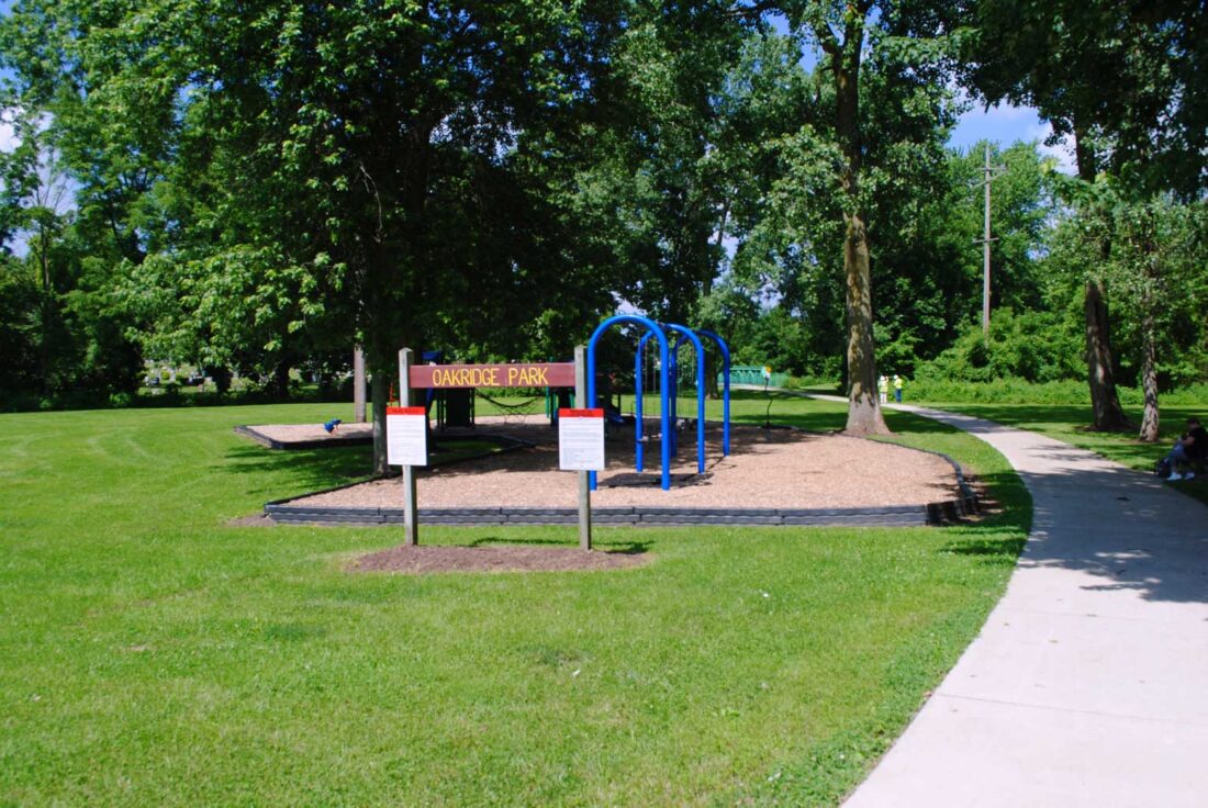 A photo of the Oakridge Park playground.